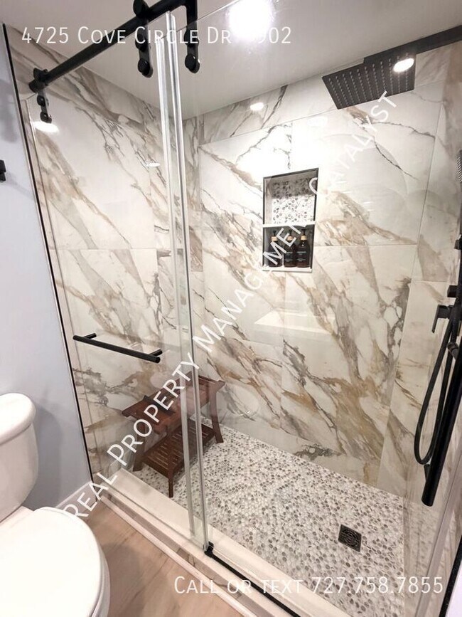 Building Photo - 4725 Cove Cir