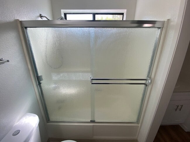 Building Photo - La Tierra Garden Apartment (29)