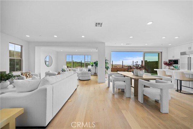 Building Photo - 206 Collino