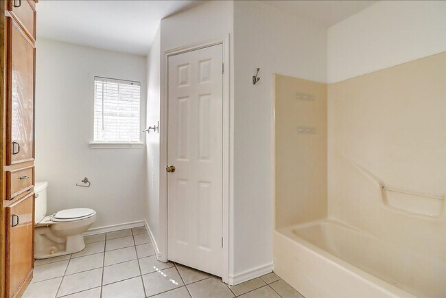 Building Photo - 6405 Clairfield St