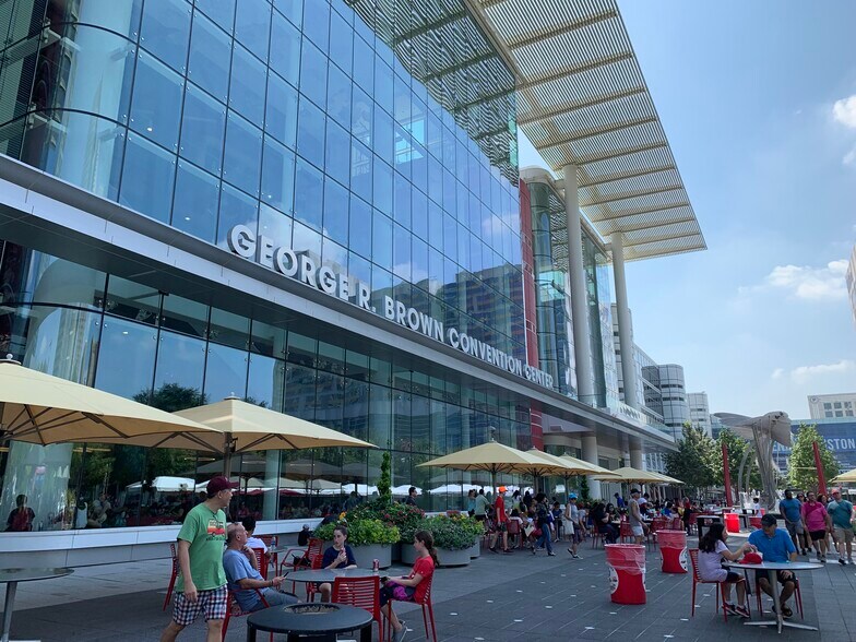 George R. Brown Center - Plenty of shops and dining opportunities - 505 Bastrop St