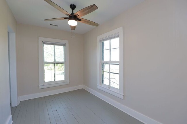 Building Photo - 3963 Oakleys Ln