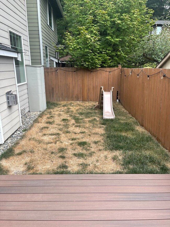 Building Photo - Spacious 3BD/2.5BTH Available for Lease in...