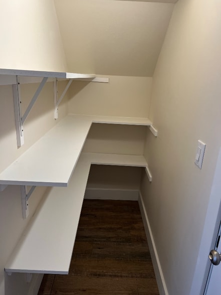 Building Photo - 1104 S State St