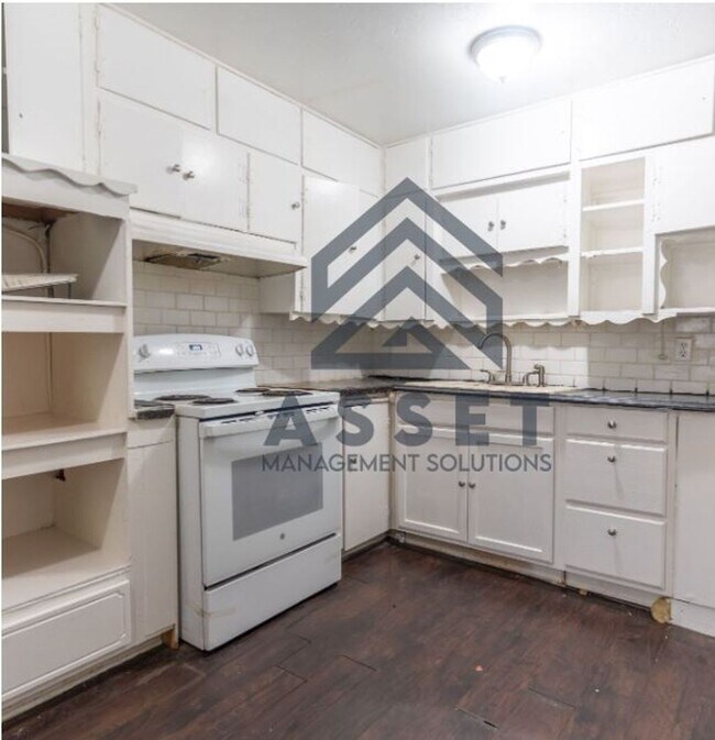 Building Photo - 316 E Harmon Dr