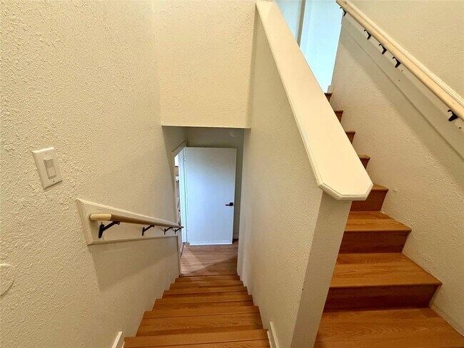 Building Photo - 21003 Boggy Ford Rd