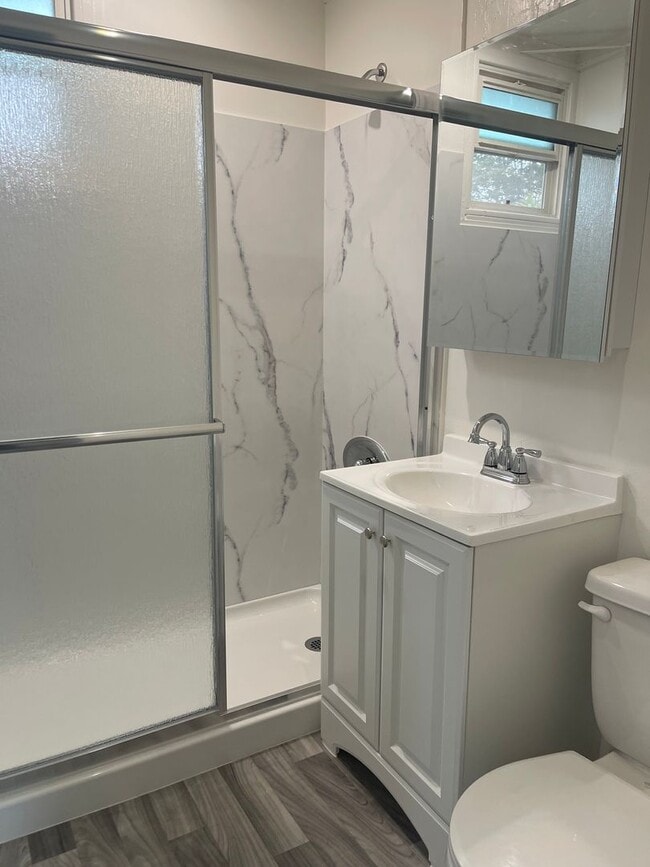 Building Photo - Updated 1 Bed, 1 Bath House in the Heart o...