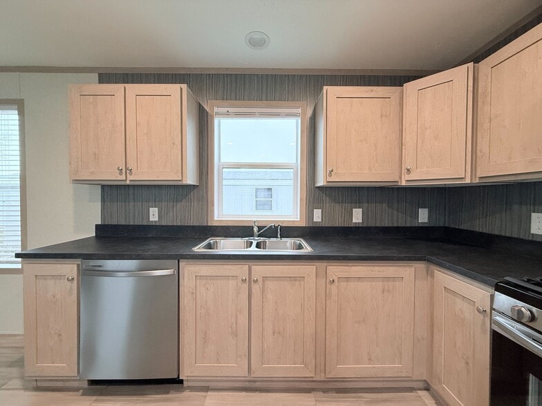 Building Photo - 29669 Danbury Ct