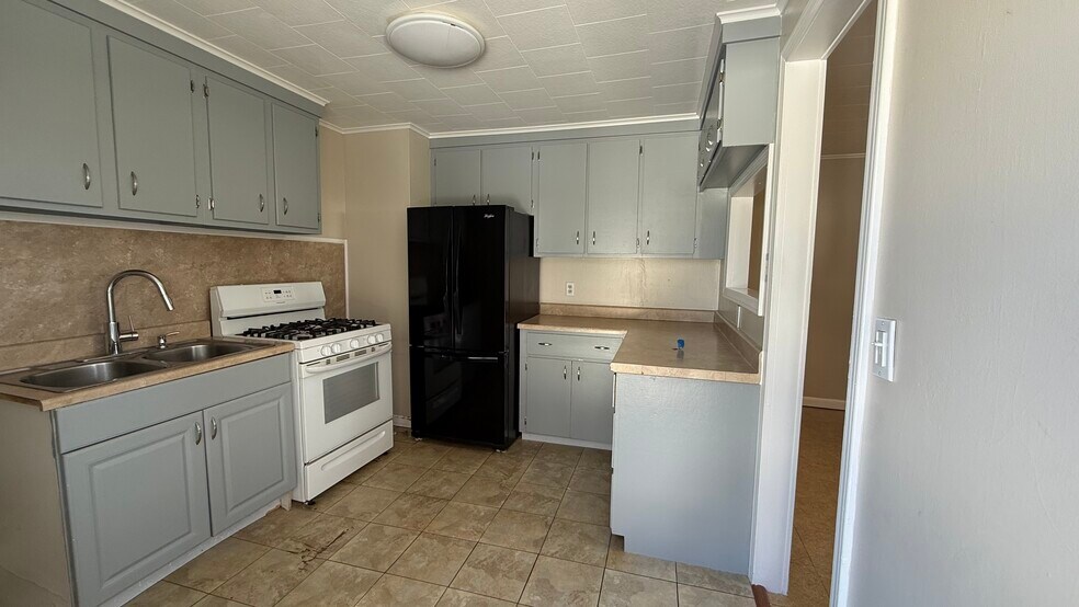 Building Photo - 78 Willard St