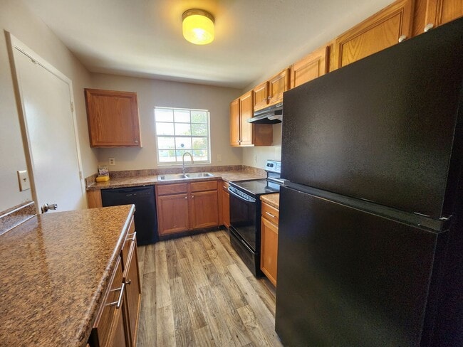 Building Photo - Bed 2 Bath, 2 car garage (SW Ocala/ Marion Oaks)