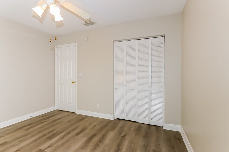 Building Photo - 9702 Nevada Pl