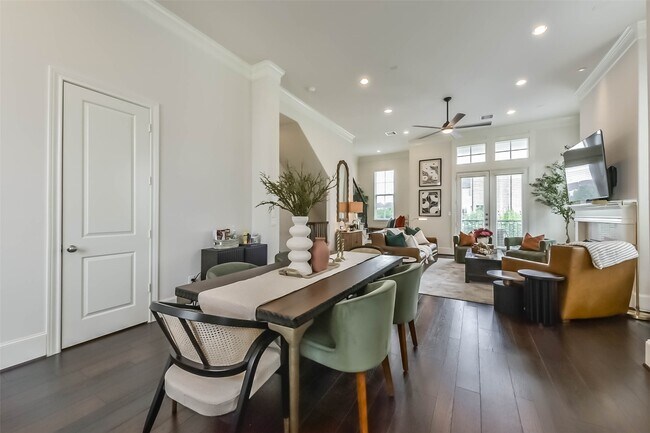 Building Photo - 9450 London Bridge Station