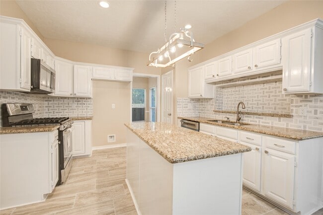 Building Photo - 14303 Providence Pine Trail