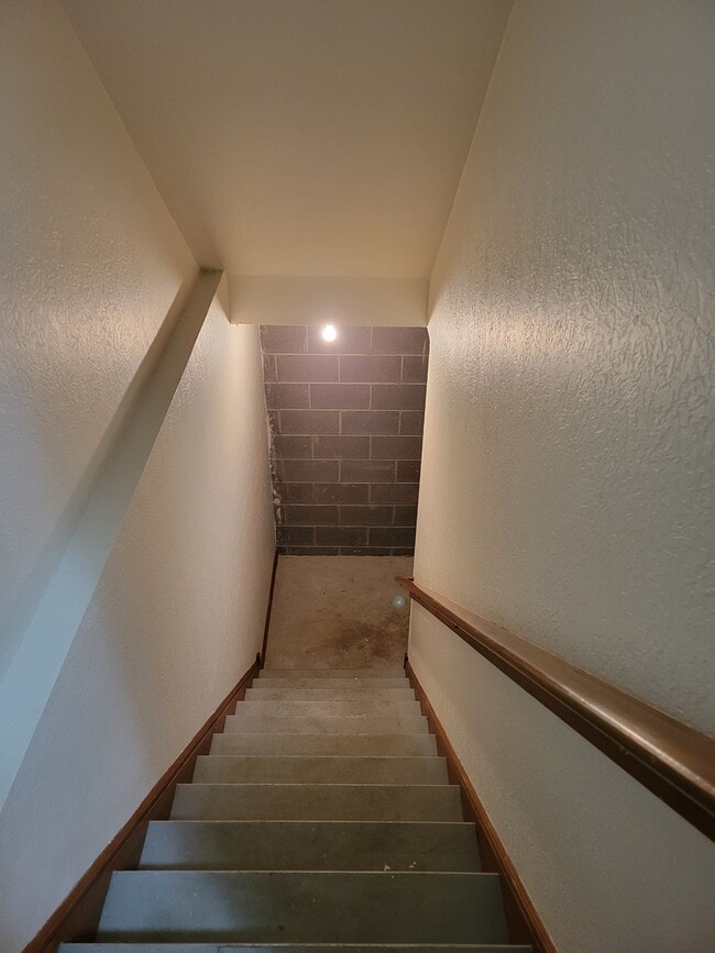 Building Photo - 6585 Grosse Dr