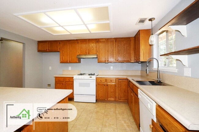 Building Photo - 1857 Sutterwood Dr