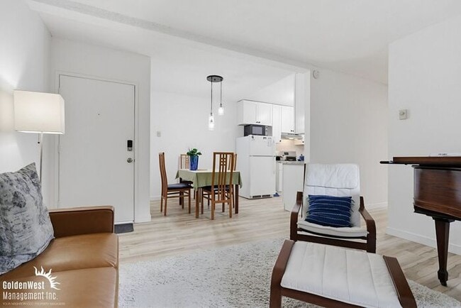 Building Photo - Charming 2Bdm 2Ba Apartment in the Heart of Hillcrest!