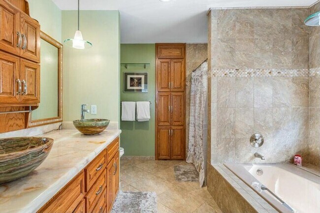 Building Photo - 9266 Pinion Dr