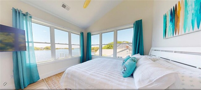 Building Photo - 38 Beach St