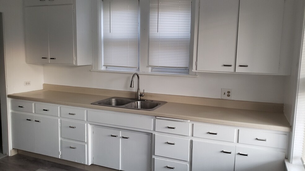 Kitchen - 7918 Karlov Ave