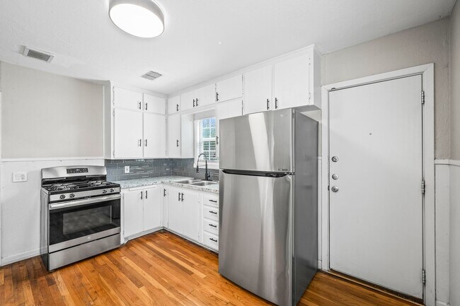 Building Photo - Wonderful 2/1 in Central Lubbock!