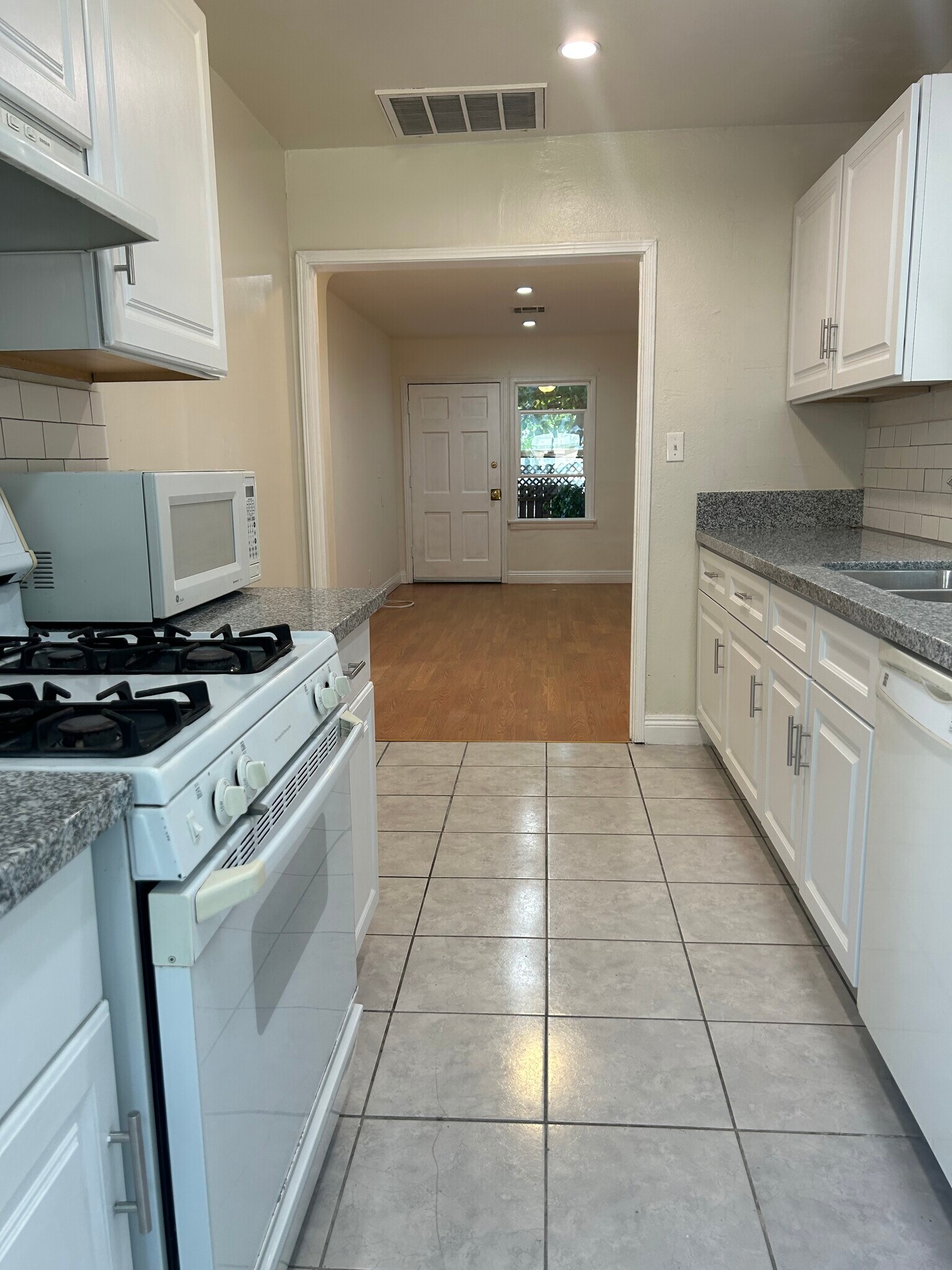 Building Photo - 245 W Elm Ave