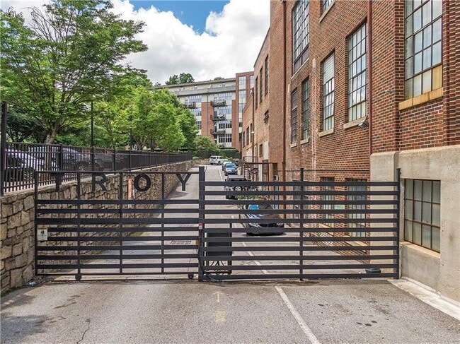 Building Photo - 650 Glen Iris Dr NE