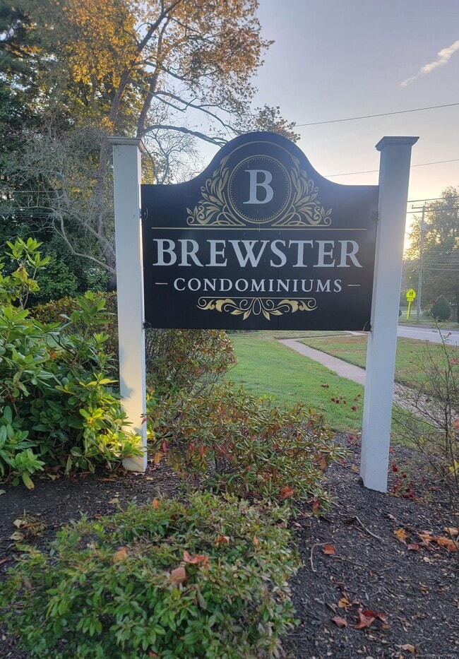Building Photo - 12 Brewster Rd