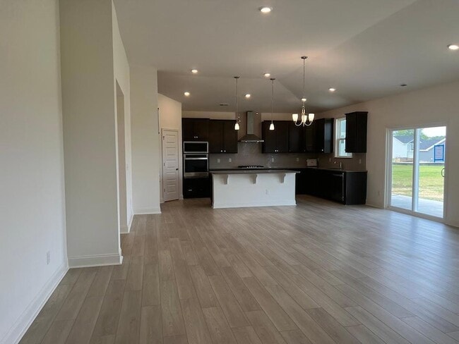 Building Photo - 225 Thomas Gage Dr