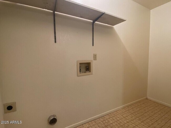 Building Photo - 4221 Plaza Oro Loma