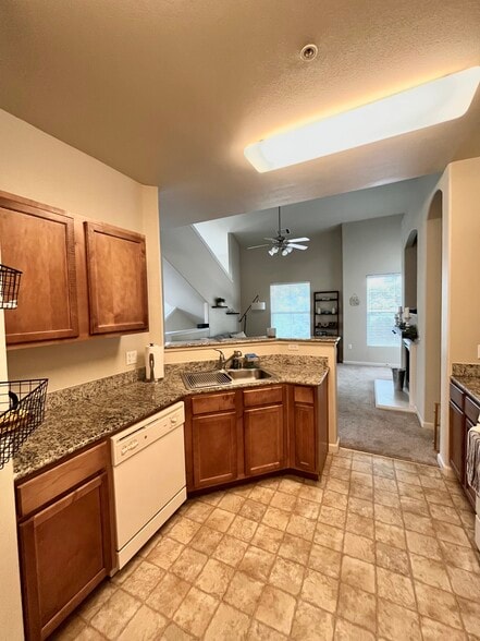 Kitchen - 5350 Dunlay