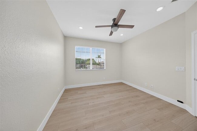 Building Photo - 3095 Grandiflora Dr