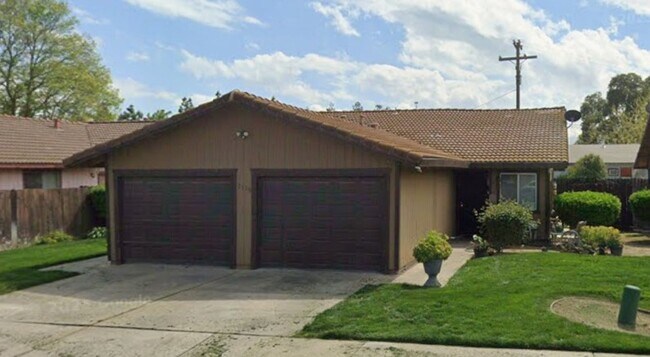 Building Photo - Water, Garbage & Sewer Included