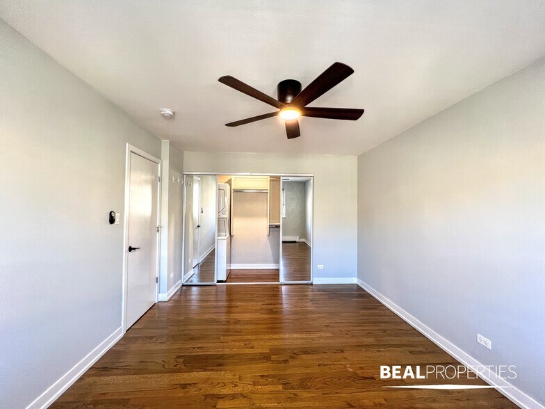 Building Photo - 524 W Oakdale Ave