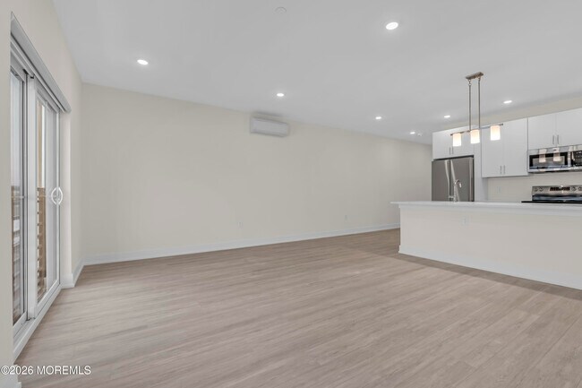 Building Photo - 19 Carr Ave