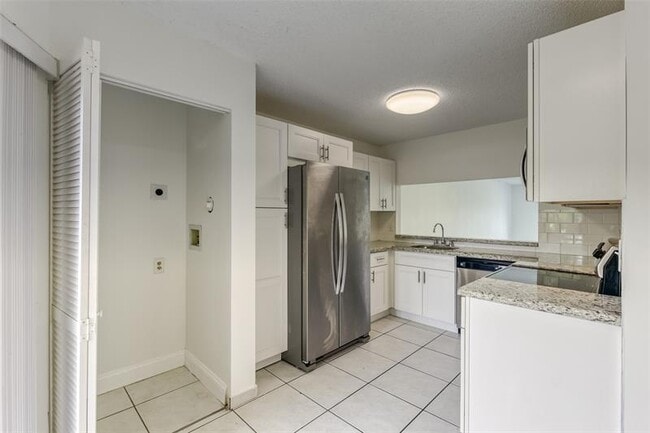 Building Photo - 9818 Nob Hill Ct