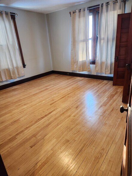 Building Photo - 1395 Section Rd