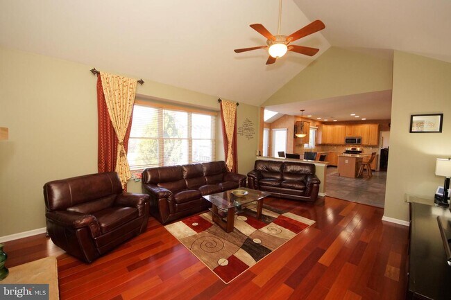 Building Photo - 43 Pickering Dr