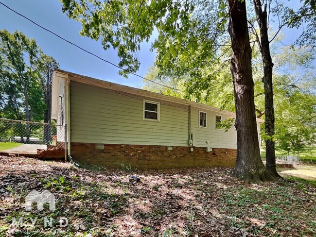 Building Photo - 4546 Lisa Dr