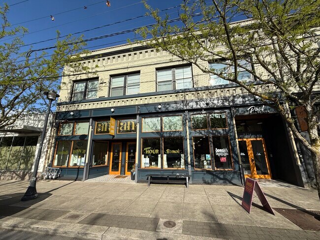 Building Photo - Paul Co-Live