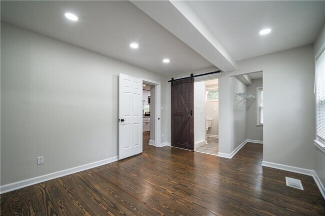 Building Photo - 2137 Delowe Dr