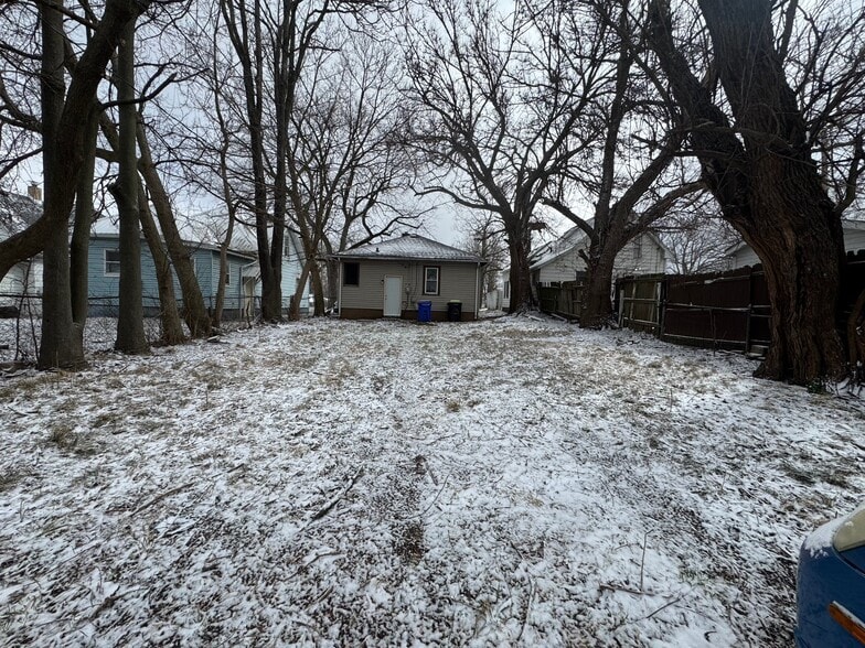 Building Photo - 1311 N Walnut Grove Ave