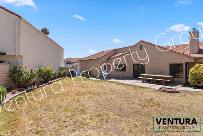 Building Photo - Clean 3-Bedroom, 2 Baths with large yard in Moorpark – Comfort & Convenience Await!