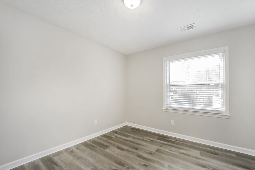 Building Photo - 2106 Winsburg Dr