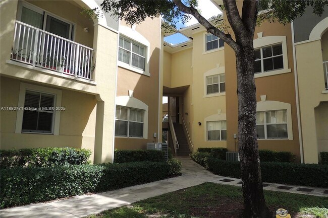 Building Photo - 8899 NW 107 Ct