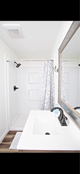 Building Photo - 396 N Elm St