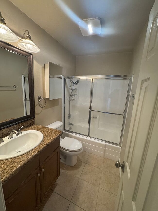 Building Photo - Charming 2-Bedroom, 1-Bathroom Condo for R...