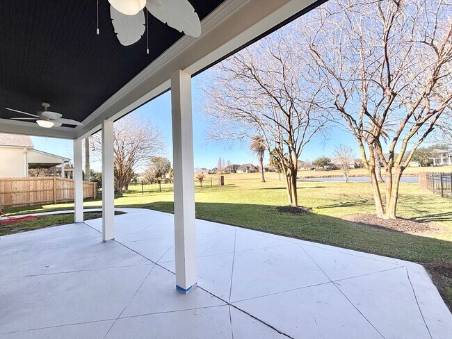 Building Photo - Stunning 5-Bedroom Home with Breathtaking Lake & Golf Course Views – Pelican Point Subdivision