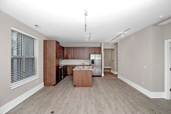Building Photo - Industrial Corner 2BD/2BA Condo at Steelhaus in Plaza Midwood!