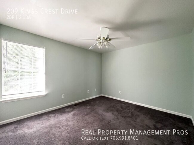 Building Photo - 209 Kings Crest Dr