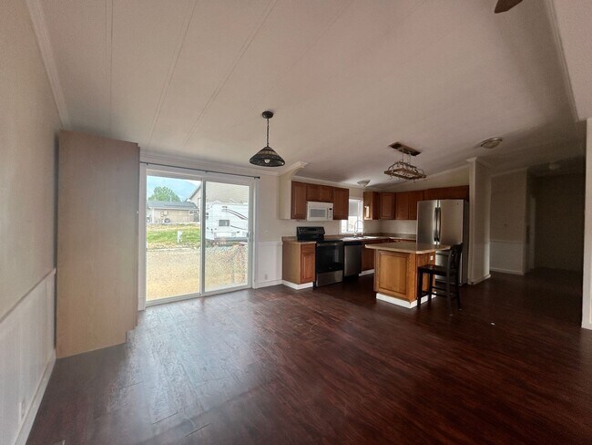 Building Photo - 3 bed 2 bath Home in Hamilton